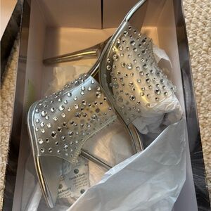 JLO by Jennifer Lopez Elegant Silver Studded Heels- Size 38